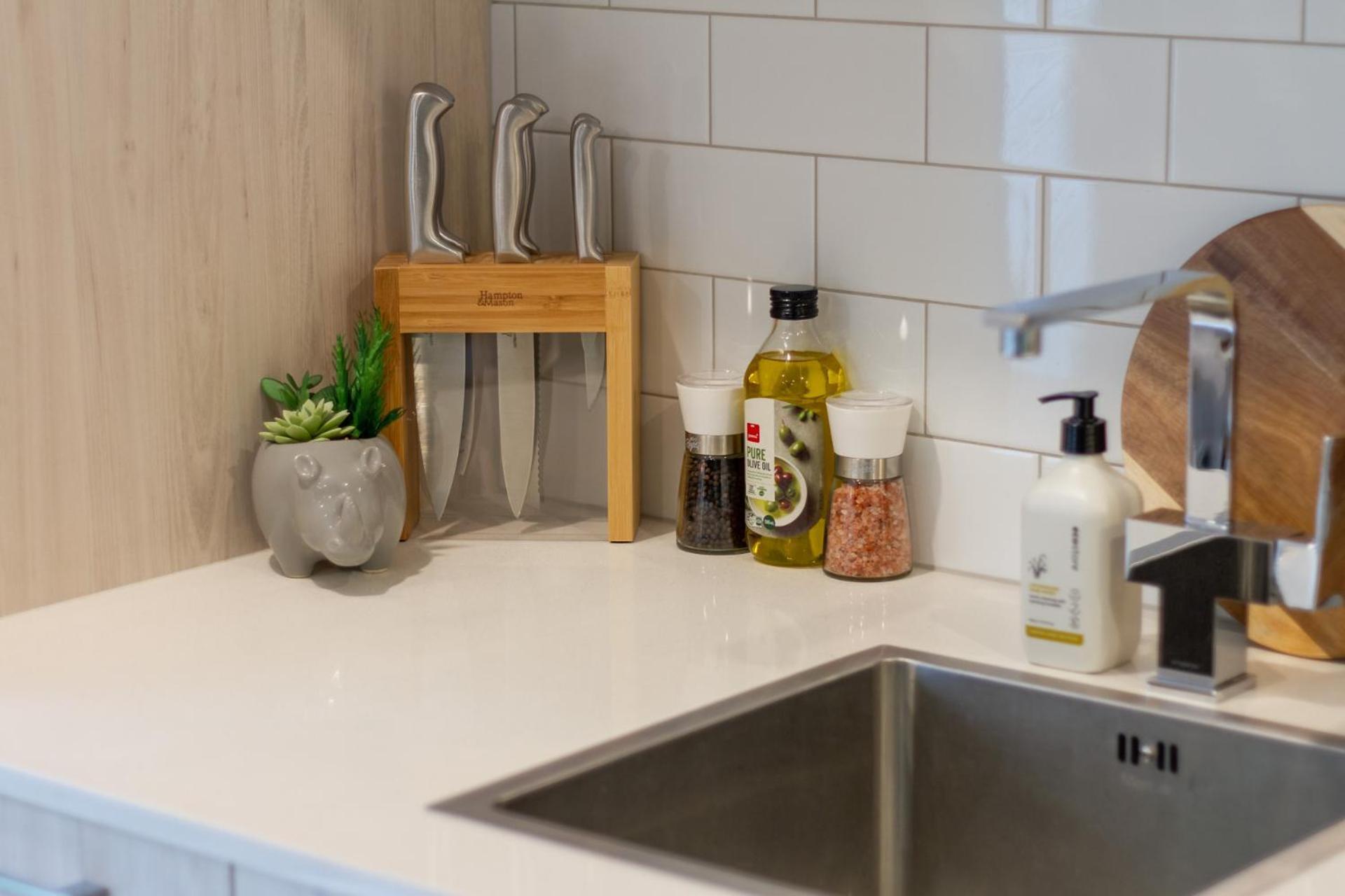 Gorgeous In Green - 2 Bed Central Oasis W/King Bed Christchurch Eksteriør bilde