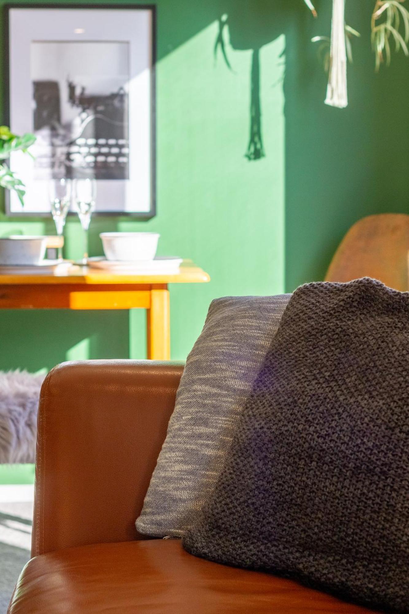 Gorgeous In Green - 2 Bed Central Oasis W/King Bed Christchurch Eksteriør bilde